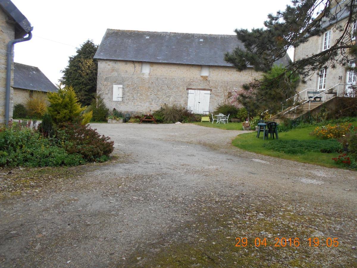 לינה וארוחת בוקר Sainte-Mère-Église Ferme Manoir La Fiere מראה חיצוני תמונה